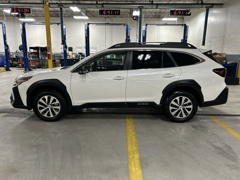 Certified 2024 Subaru Outback Premium image 5