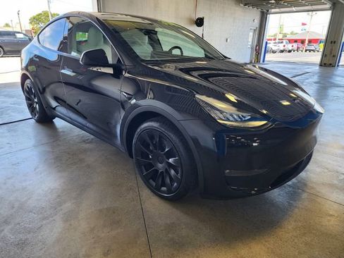 Used 2022 Tesla Model Y Long Range AWD/4WD image 6