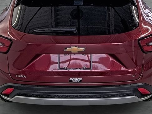 Used 2025 Chevrolet Trax LT w/ Driver Confidence Package image 12