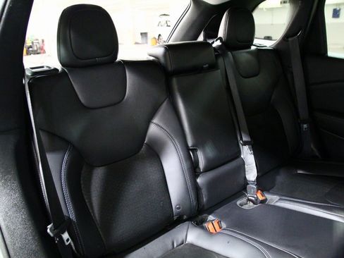 Used 2019 Jeep Cherokee Latitude Plus w/ Cold Weather Group image 26