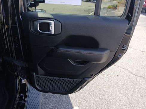 Used 2022 Jeep Gladiator Overland image 21