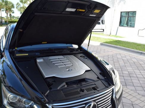 Used 2013 Lexus LS 460 AWD w/ Comfort Pkg image 91