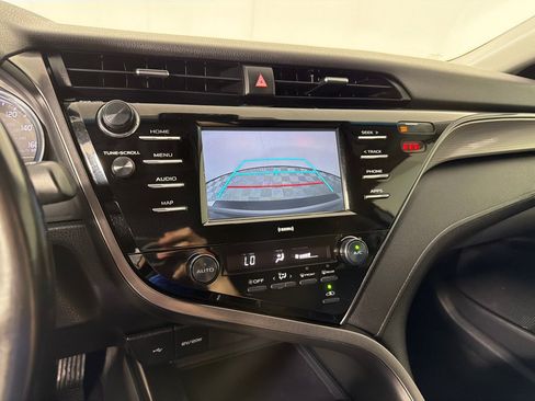 Used 2020 Toyota Camry SE FWD image 18