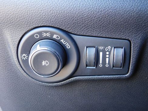 Used 2023 Jeep Compass Trailhawk image 25