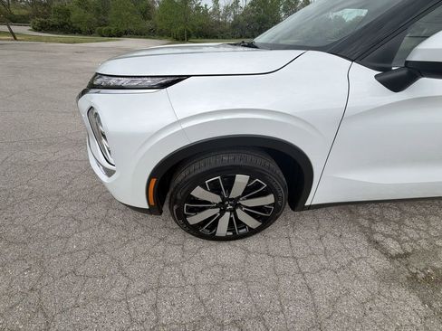 New 2026 Mitsubishi Outlander SE image 10