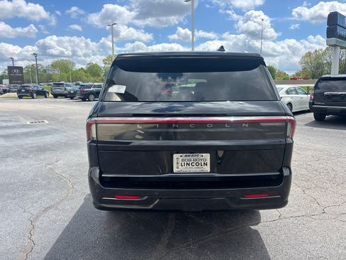 New 2026 Lincoln Navigator L Premier AWD/4WD image 6