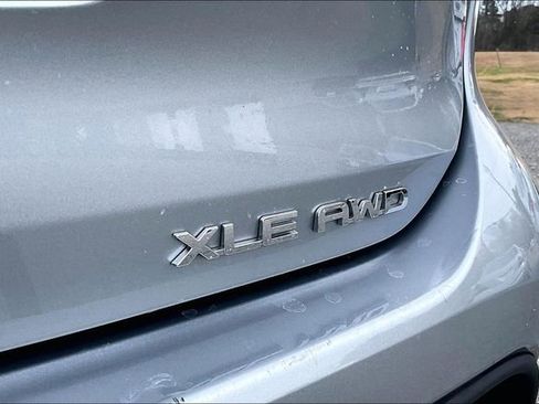 Used 2023 Toyota Highlander XLE image 26