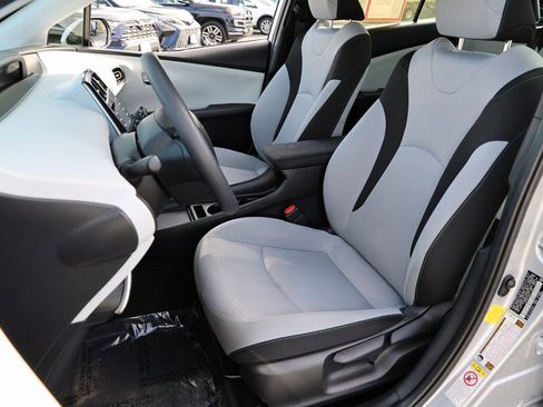 Certified 2022 Toyota Prius LE image 17