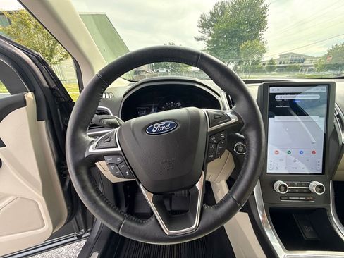 Used 2022 Ford Edge Titanium w/ Equipment Group 301A AWD/4WD image 17