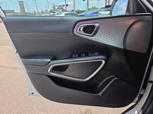 Used 2024 Kia Soul LX w/ Option Group 015 FWD image 10