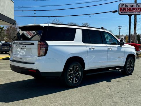 Used 2022 Chevrolet Suburban Z71 w/ Luxury Package AWD/4WD image 4