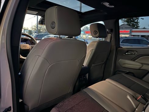 Used 2024 Chevrolet Colorado ZR2 w/ Technology Package image 37