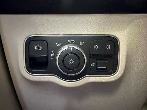 Used 2025 Mercedes-Benz GLB 250 image 21