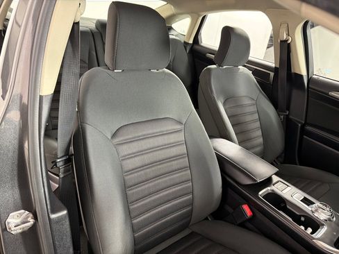 Used 2017 Ford Fusion SE image 24