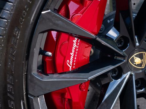 Used 2019 Lamborghini Urus AWD/4WD image 11