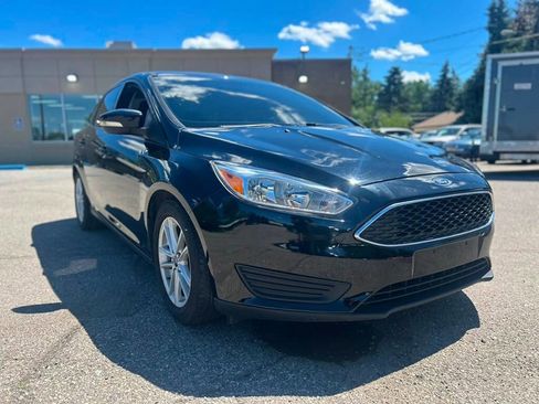 Used 2017 Ford Focus SE w/ Cold Weather Package FWD image 3