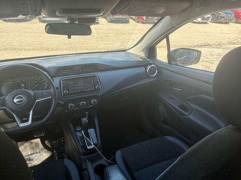 Used 2025 Nissan Versa SV FWD image 30