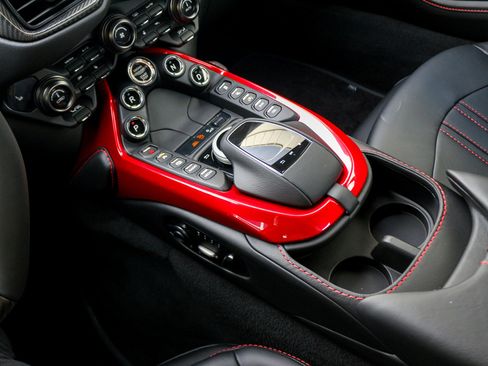 Used 2021 Aston Martin V8 Vantage Coupe RWD image 23