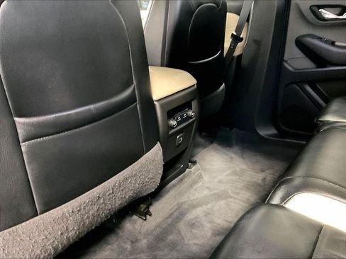 Used 2022 Chevrolet Traverse LS AWD/4WD image 28