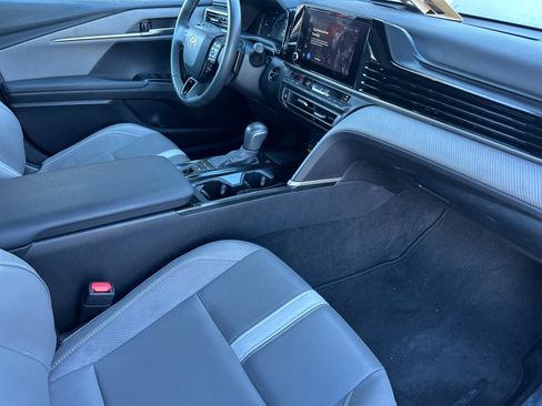 Used 2025 Toyota Camry SE image 14