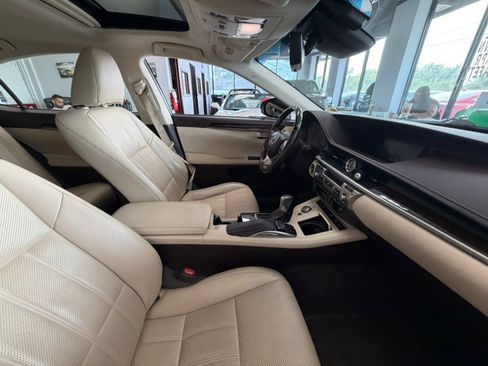 Used 2017 Lexus ES 350 w/ Luxury Package FWD image 48