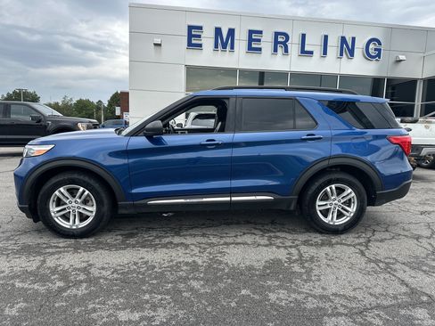 Used 2022 Ford Explorer XLT w/ Equipment Group 202A AWD/4WD image 12
