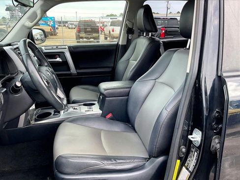 Used 2017 Toyota 4Runner SR5 Premium image 18