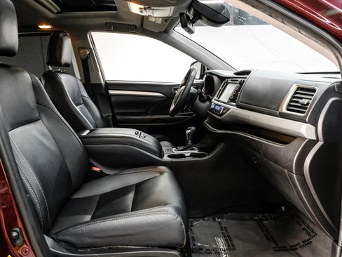Used 2019 Toyota Highlander XLE image 43