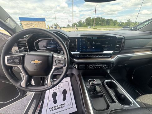 Used 2023 Chevrolet Silverado 1500 LT AWD/4WD image 18