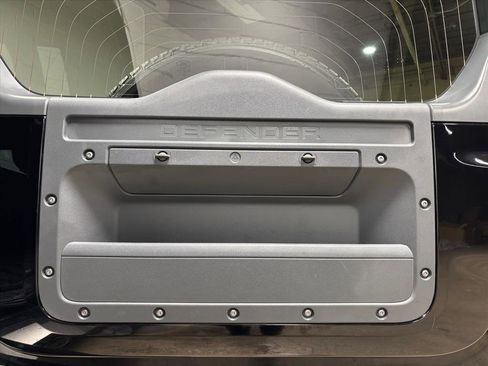 Used 2022 Land Rover Defender 110 X-Dynamic SE image 46