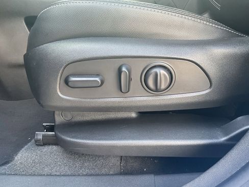 Used 2024 GMC Terrain SLT w/ Infotainment Package II AWD/4WD image 9