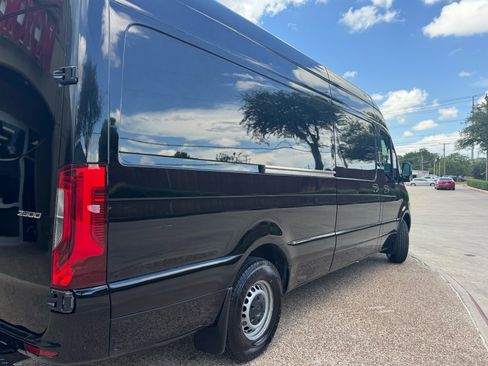 Used 2021 Mercedes-Benz Sprinter 2500 image 5