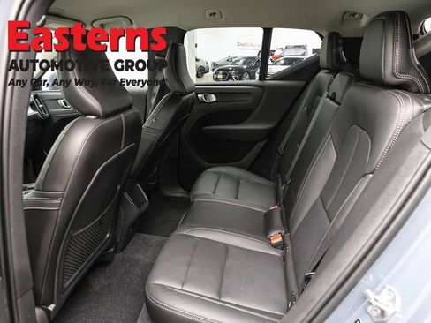 Used 2021 Volvo XC40 T4 Momentum FWD image 21