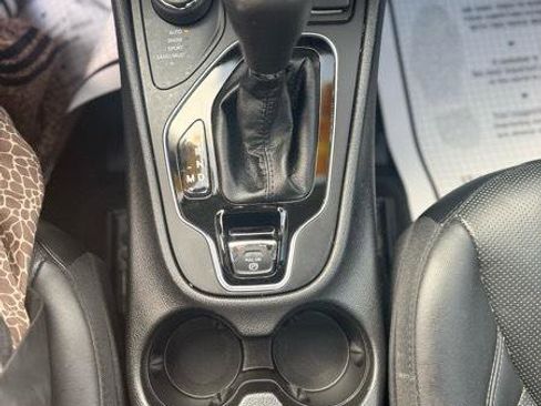 Used 2019 Jeep Cherokee Latitude w/ Popular Appearance Group image 17