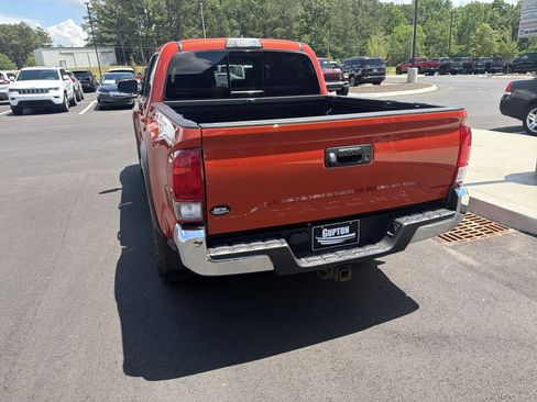 Used 2017 Toyota Tacoma TRD Off-Road w/ Tow Package (A/T) AWD/4WD image 13
