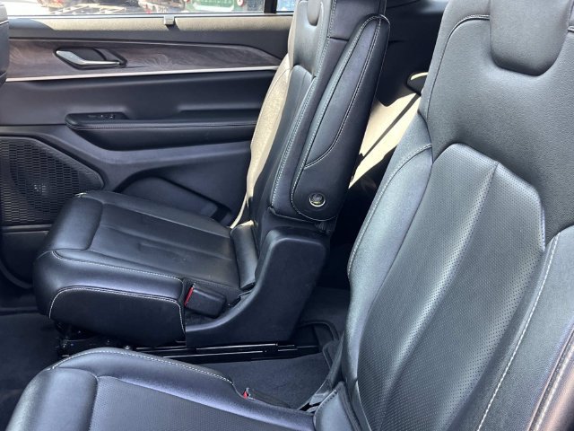 Used 2024 Jeep Grand Cherokee L Limited w/ Luxury Tech Group II AWD/4WD image 21