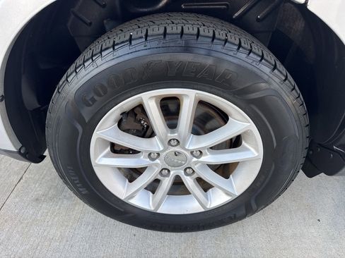 Used 2013 Dodge Journey SXT w/ Flexible Seating Group FWD image 17