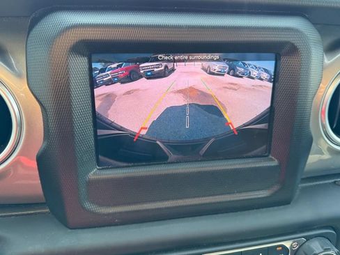 Used 2019 Jeep Wrangler Unlimited Sahara AWD/4WD image 20