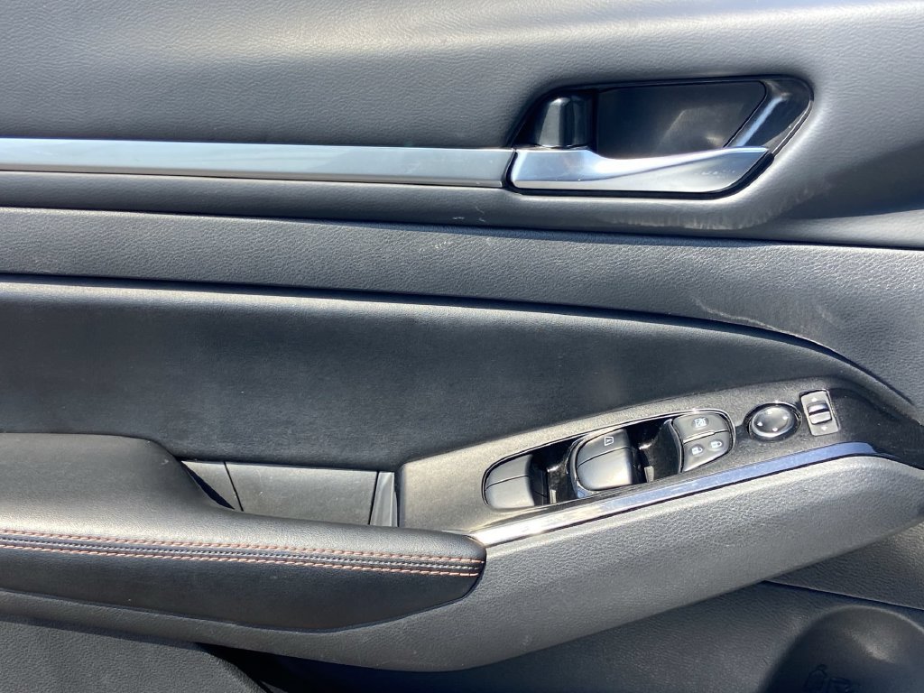 Used 2024 Nissan Altima 2.5 SR FWD image 18
