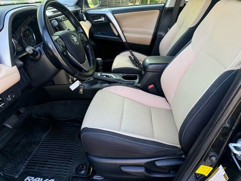 Used 2018 Toyota RAV4 XLE AWD/4WD image 18