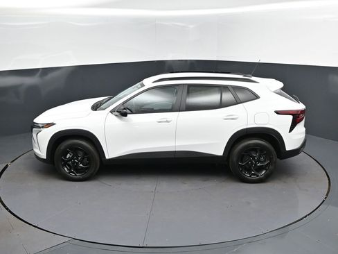 New 2026 Chevrolet Trax LT FWD image 32