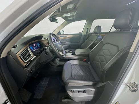 Used 2025 Volkswagen Atlas SE image 13