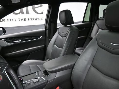 Used 2025 Cadillac XT6 Premium Luxury FWD image 17