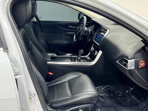 Used 2020 Jaguar XE S RWD image 31