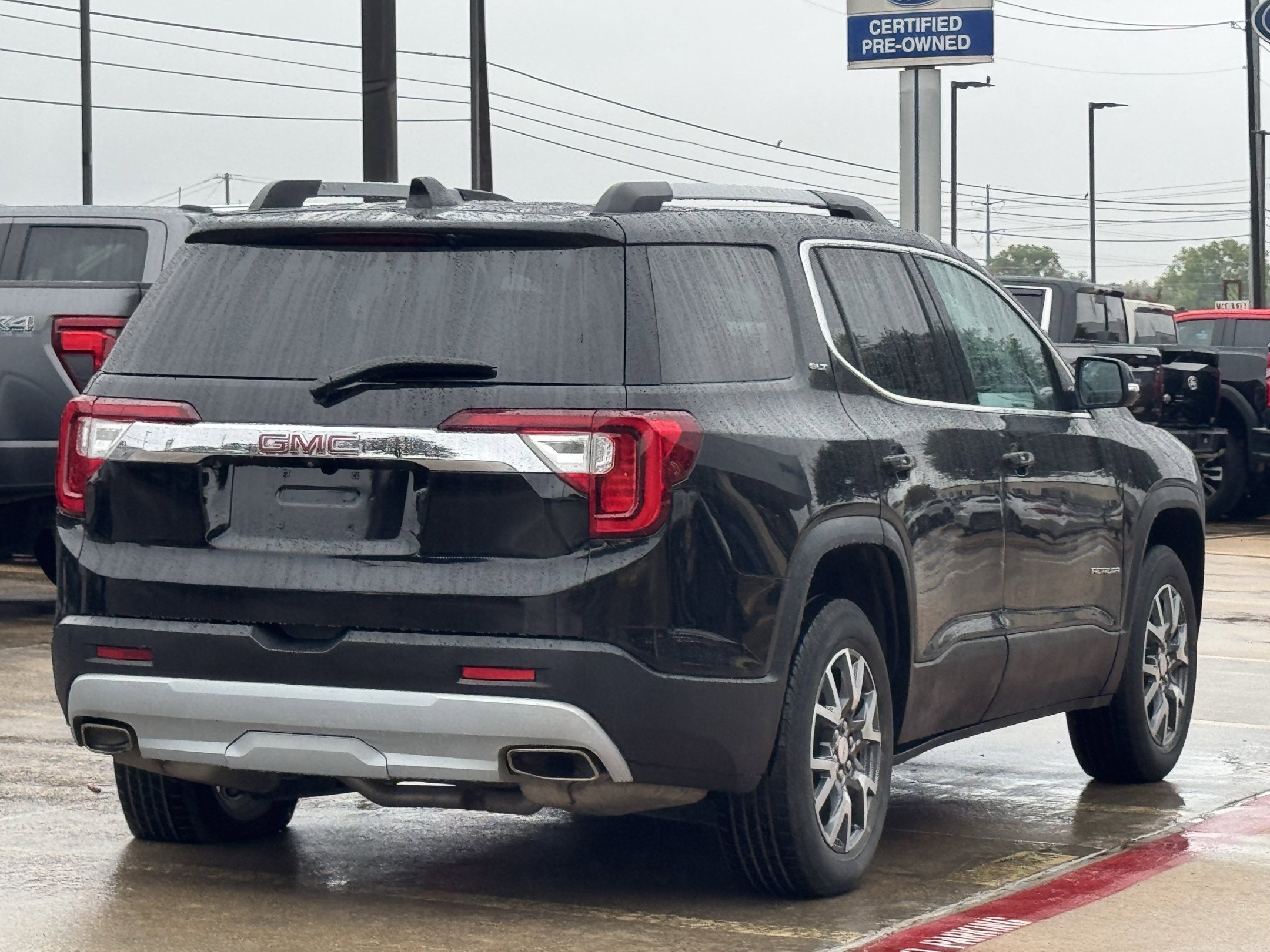 Used 2023 GMC Acadia SLT FWD image 4