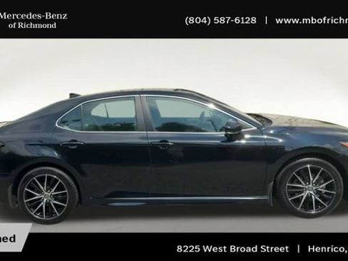 Used 2023 Toyota Camry SE w/ Cold Weather Package FWD image 3