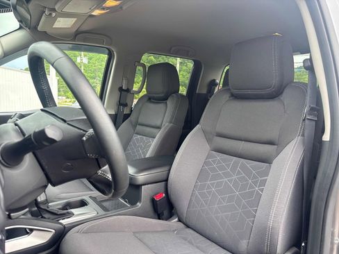 Used 2025 Nissan Frontier SV w/ SV Convenience Package AWD/4WD image 9