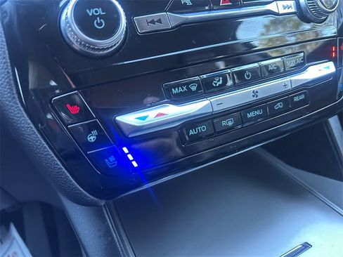 Used 2022 Ford Explorer Limited w/ Equipment Group 301A image 24