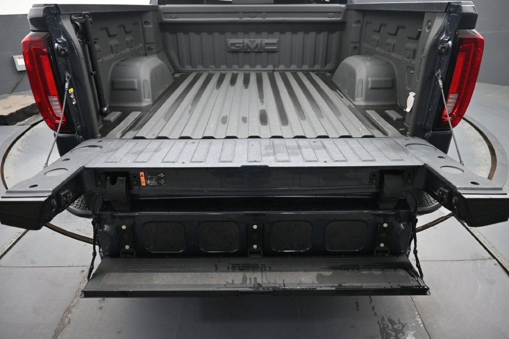 Used 2021 GMC Sierra 1500 SLT w/ SLT Premium Plus Package AWD/4WD image 11