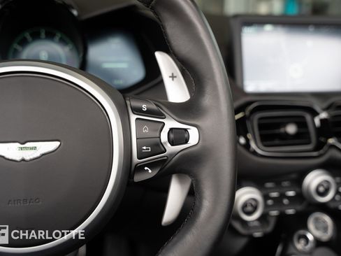 Used 2021 Aston Martin V8 Vantage Roadster image 25